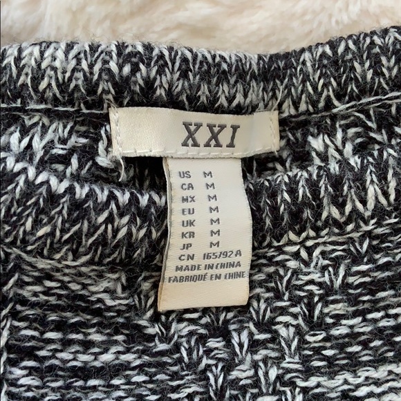 Forever 21 sweater ❄️ - Picture 2 of 4